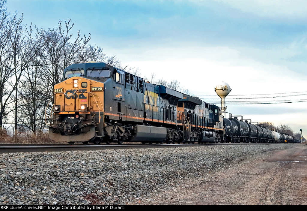 CSX 732 on M-404
